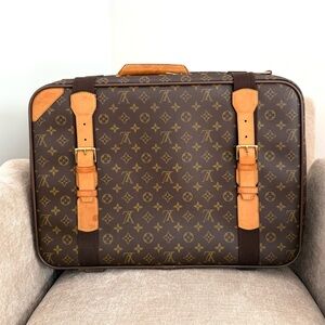 Authentic Louis Vuitton Satellite travel bag/ suitcase. Brown monogram LV canvas